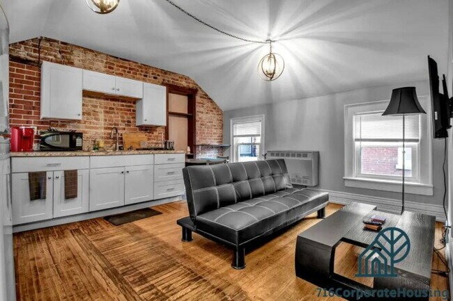 Foto del edificio - Furnished 1-Bedroom Upper Apartment on Prospect Ave