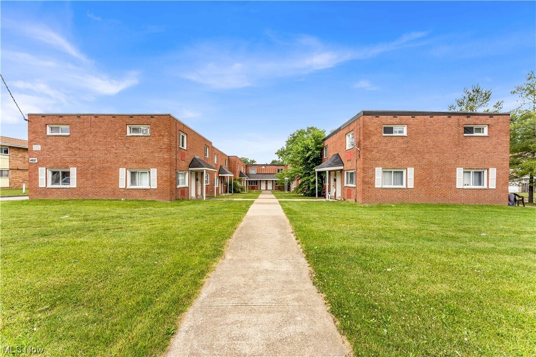 4812 Lee Rd Unit 104, Cleveland, OH 44128 Room for Rent in Cleveland