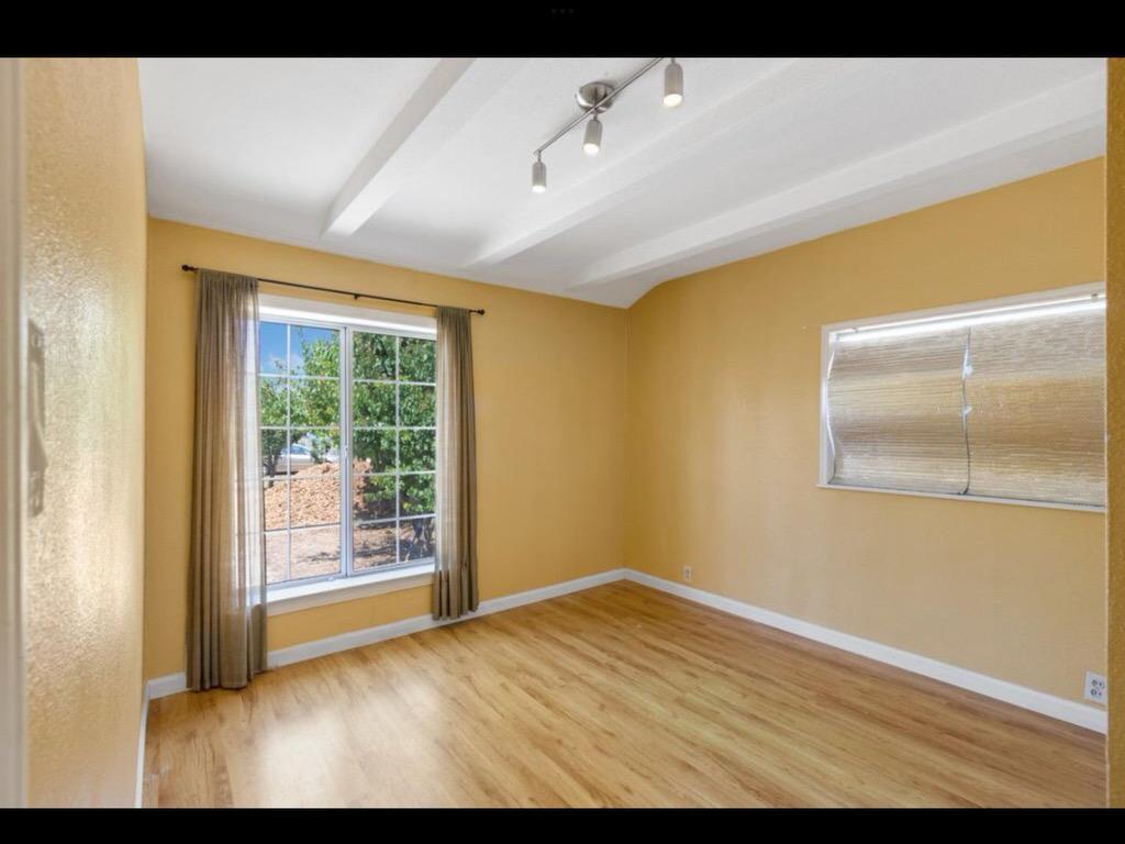 Foto principal - 1528 Los Robles Blvd