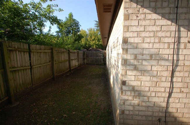 Building Photo - 1804 Mulberry Dr