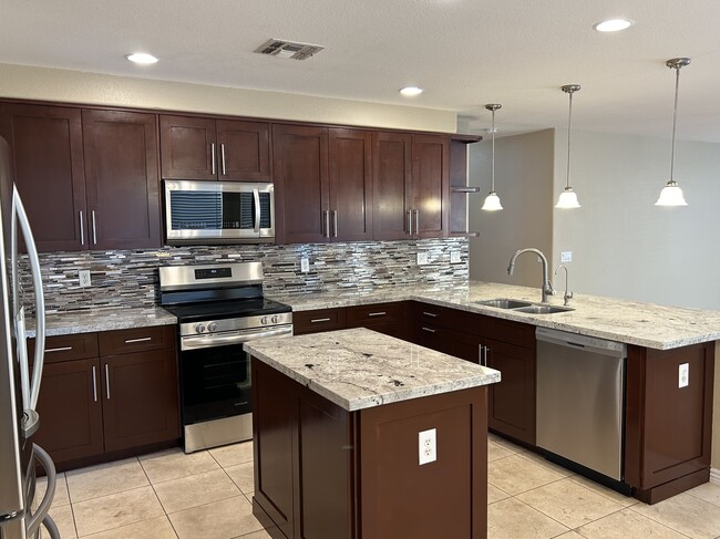Building Photo - 6875 W Rose Garden Ln