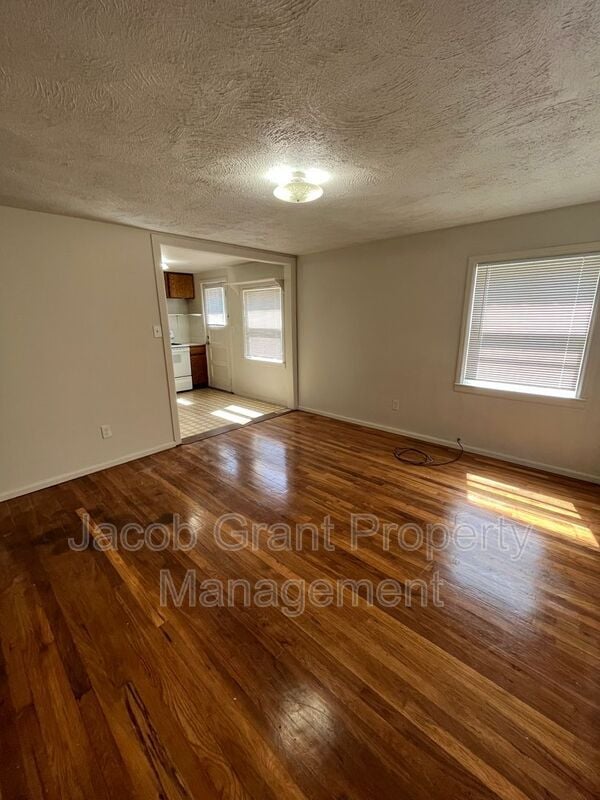 Building Photo - 1849 Higbee Ave