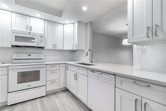 Building Photo - 6102 Augusta Dr Building Photo - 6102 Augusta Dr