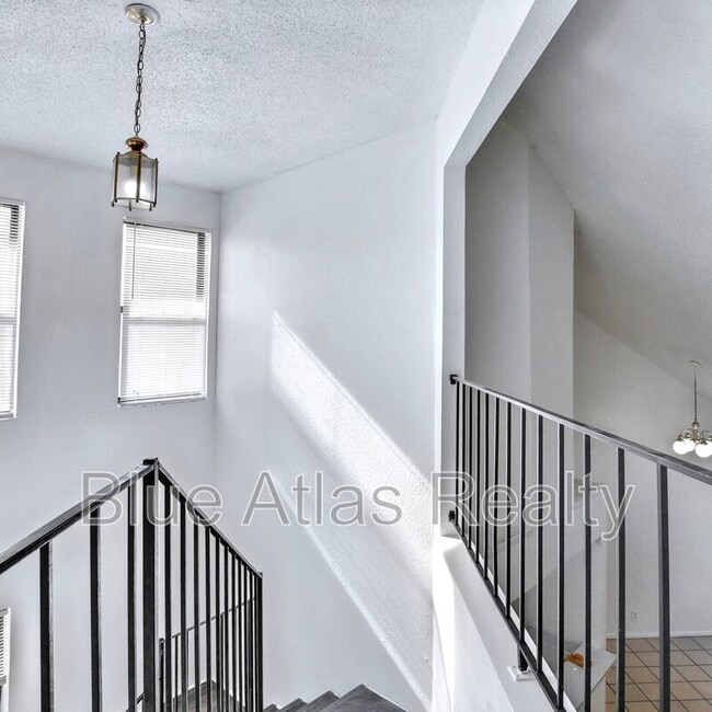 Building Photo - 1705 La Salle Dr