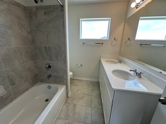 Building Photo - 914 Cana Grv