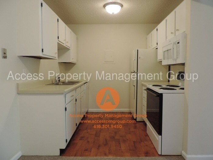 Primary Photo - 10000 S Westnedge Ave