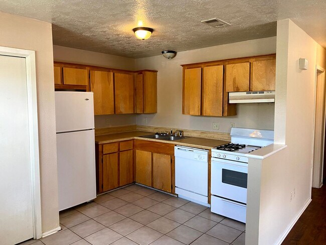 Foto del edificio - 2/1 Duplex Available 7/29/2026!