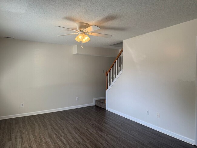 Foto del edificio - 3 bedroom, 1.5 bath Townhouse.