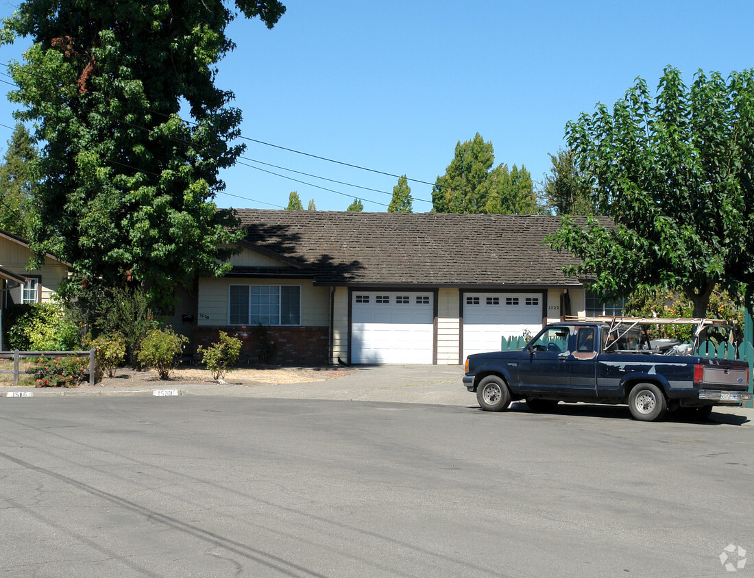 Foto del edificio - 1516 1520, 1522 Lynn Ct