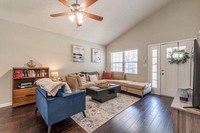 Foto del edificio - 2458 Crestview Ave