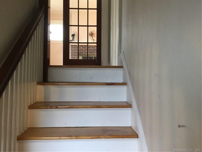 Foto del edificio - 42 Quaker Ln S
