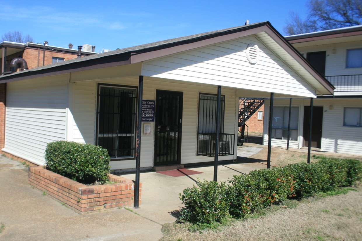 Primary Photo - Cherry Creek Apartments