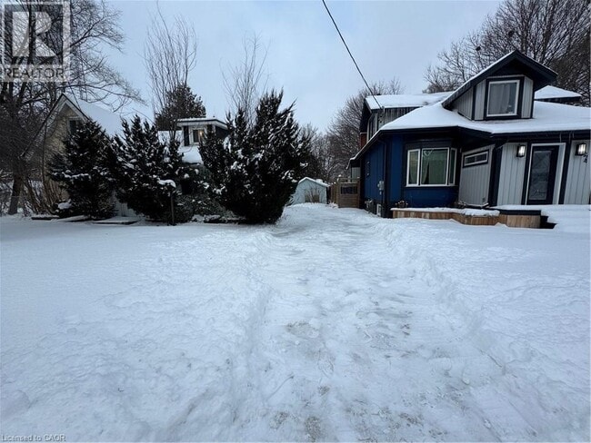 Building Photo - 272 Main St