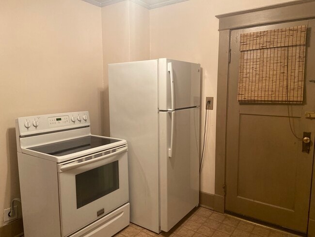 Kitchen - 602 Sellers Ave