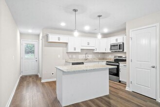 Building Photo - 512 Edlin St