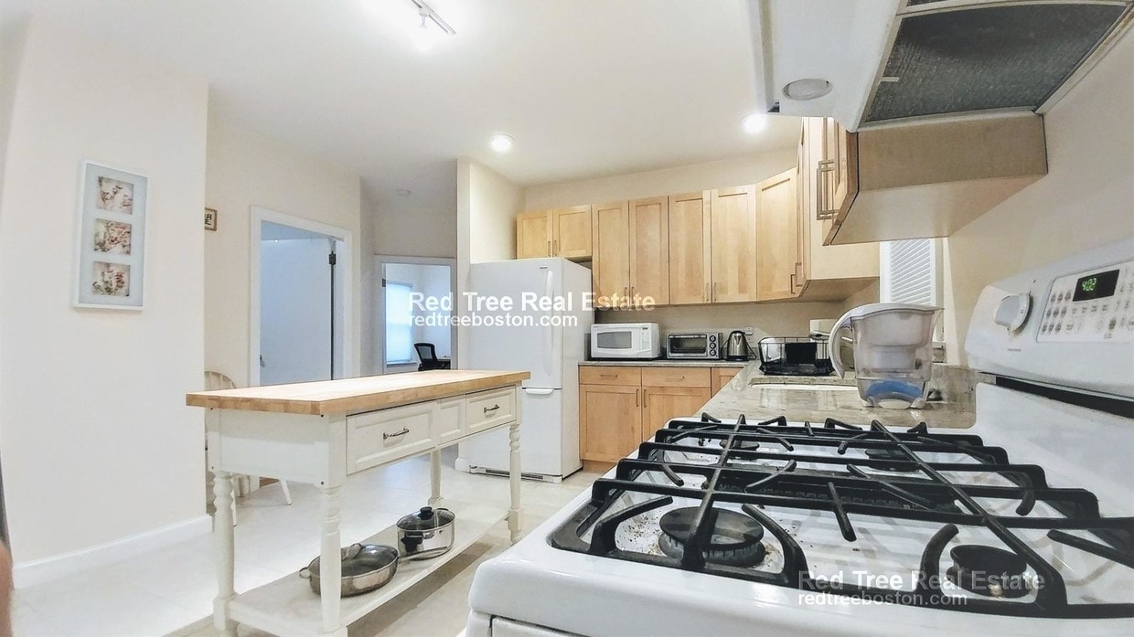 74 Chestnut St, Brookline, MA 02445 74 Chestnut St Brookline, MA