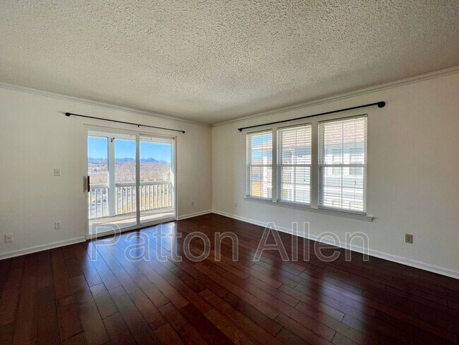 Foto del edificio - 4606 Breakers Ln