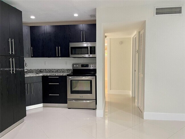 Building Photo - 9483 SW 76th St