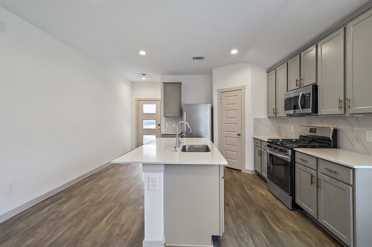 Building Photo - 14819 Cold Water Dr