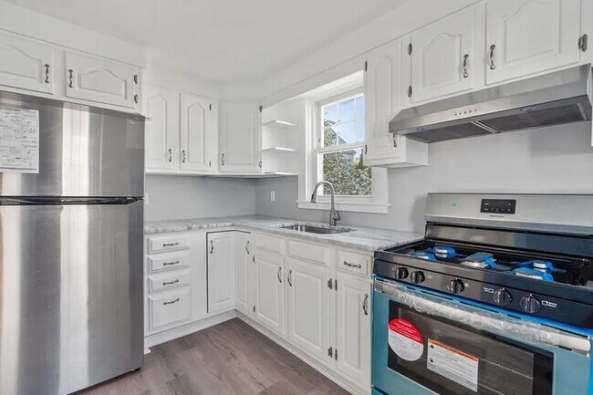 Foto del edificio - Sunny & Bright Updated 2 BA / 1 Ba Home in Dartmouth