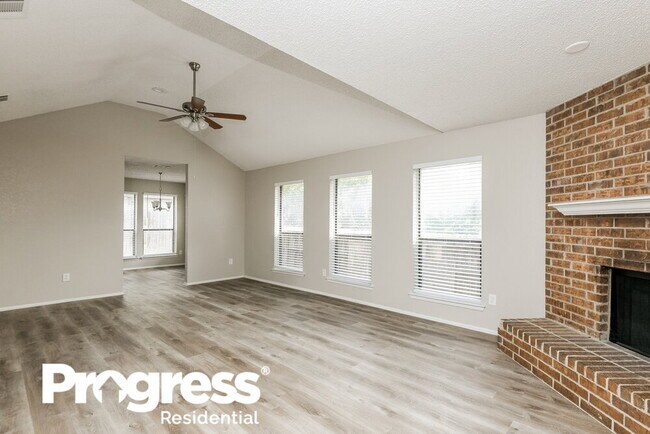 Foto del edificio - 10310 Lone Pine Ln