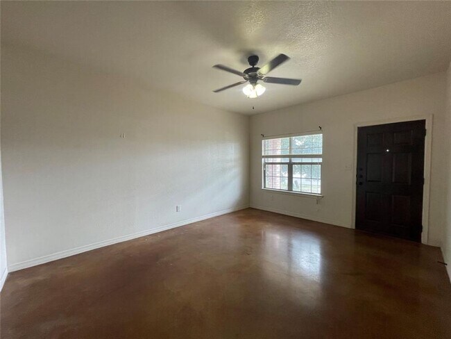 Building Photo - KAREY DR 510