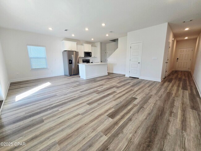 Foto del edificio - 321 Salt Crk Ln