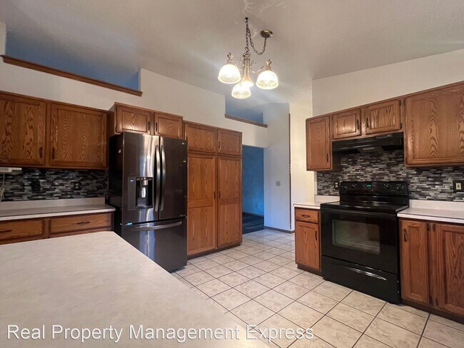 Building Photo - 4 br, 3 bath House - 4409 E 20th St.