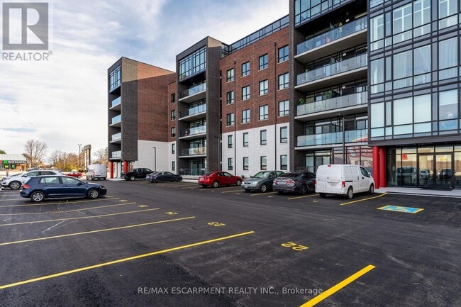 Building Photo - 5 Hamilton St N