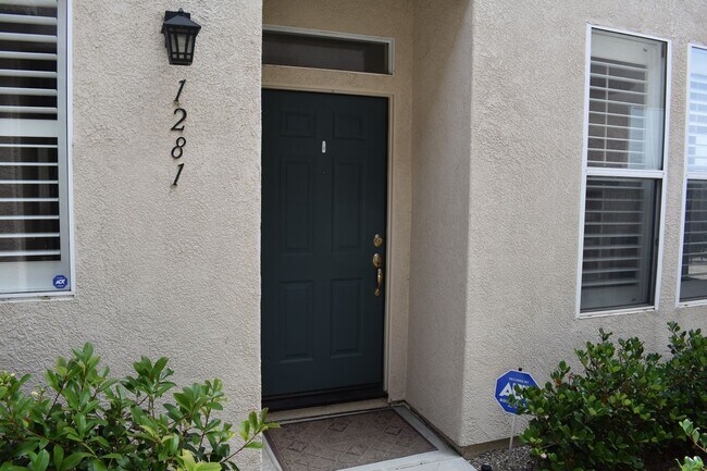 Building Photo - 3 bd 2.5 ba, Condo With Community Pool (Chula Vista, 91910)