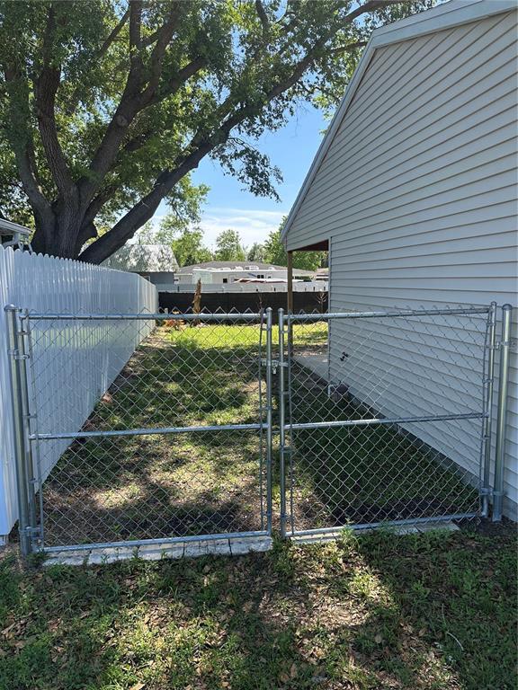 Building Photo - 5 Spring Loop Cir