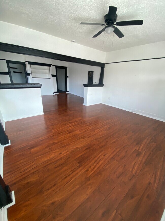 Foto del edificio - 620 W 9th St