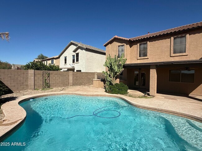 Foto del edificio - 2525 W Straight Arrow Ln