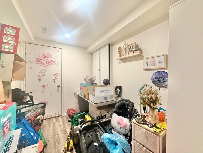 Photo du bâtiment - 1 + D BED - 1 BATH - RICHMOND HILL - BASEMENT