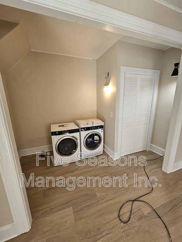 Building Photo - 98-1 North Champlain Street