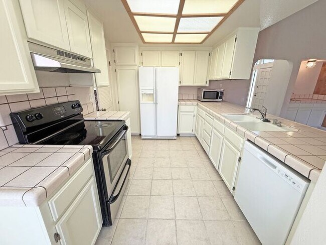 Building Photo - Single Story Evergreen Home at the Middle of a Cul-De-Sac!