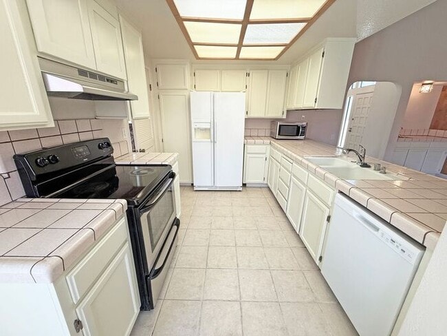 Foto del edificio - Single Story Evergreen Home at the Middle of a Cul-De-Sac!