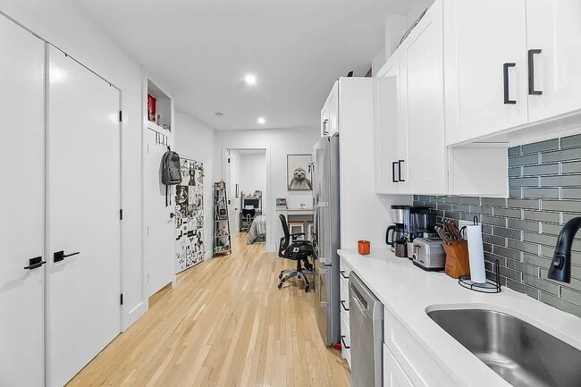 Building Photo - 425 Amsterdam Ave