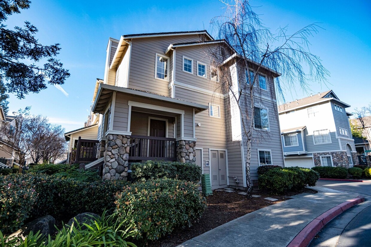 Photo - 3 Bedroom, 2.5 bath, 1879 Norton Sound Common, San Jose, CA 95131 - Available Now!
