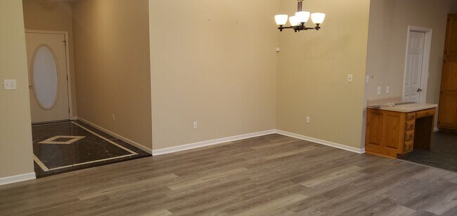 Foto del edificio - 3 bd, 2 ba house in SW Katy Lake Estates subdivision, fenced, w/d included, corner lot