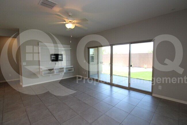Foto del edificio - 41582 N Willow Ct