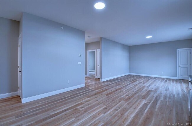 Building Photo - 642 Stafford Ave