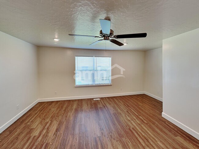 Foto del edificio - 806 W Wilson Court