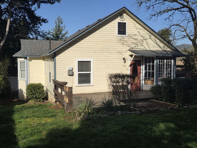 Building Photo - 1764 SE Douglas Ave