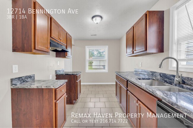 Foto del edificio - 12714 Bennington Ave