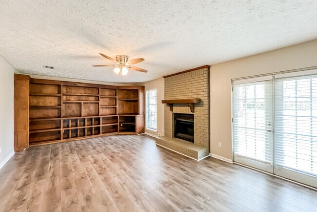 Building Photo - Charming 3 Bedroom with Great Backyard!