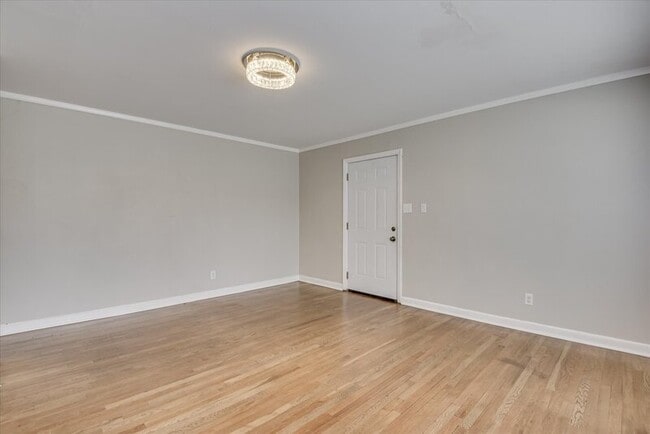 Foto del edificio - 2406 Sparks Rd