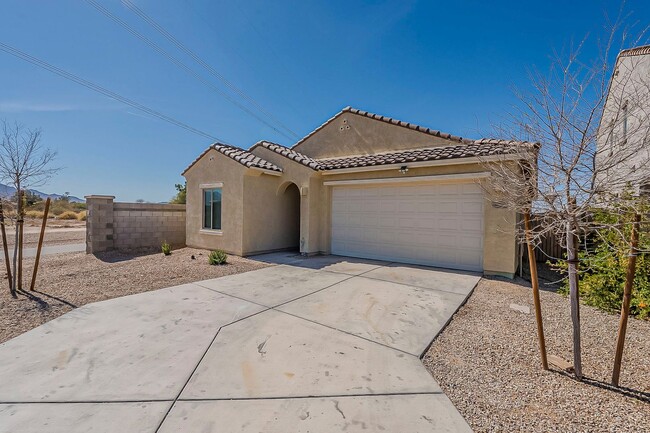 Stunning 4-Bedroom Home with Den & Mountai... - Stunning 4-Bedroom Home with Den & Mountai...
