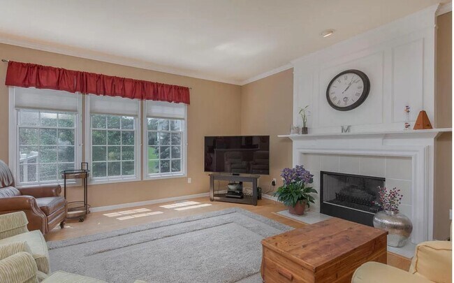 Foto del edificio - Beautiful large 4 bedroom Home