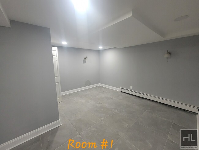 Foto del edificio - Huge Newly Renovated Basement Apartment in...